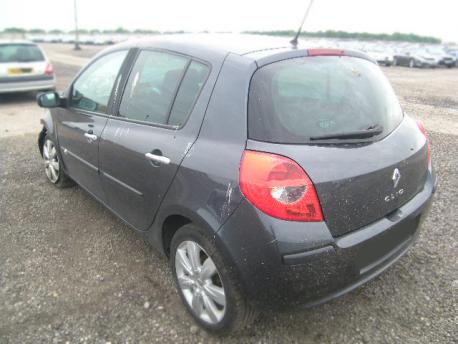 Breaking Renault Clio MK2 2001 to 2009 - 1.5 8v Diesel 5 Door Hatchback