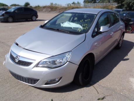 Breaking Vauxhall Astra MKVIJ 2004 to 2011 - 1.4 16v Petrol