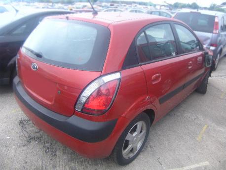 Breaking Kia Rio MK2 2005 to 2008 - 1.4 16v Petrol