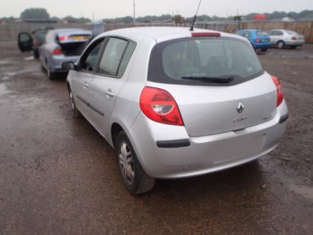 Breaking Renault Clio MK3 2001 to 2009 - 1.5 8v Diesel