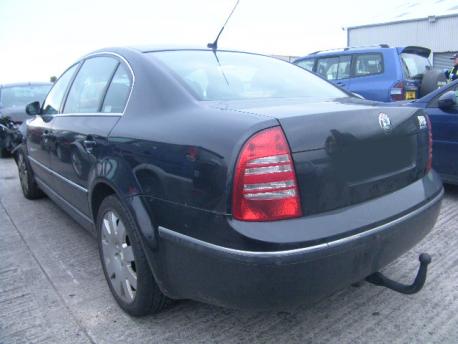 Breaking Skoda Superb  (3U4) 2002 to 2006 - 2.5 24v Diesel 4 Door Saloon