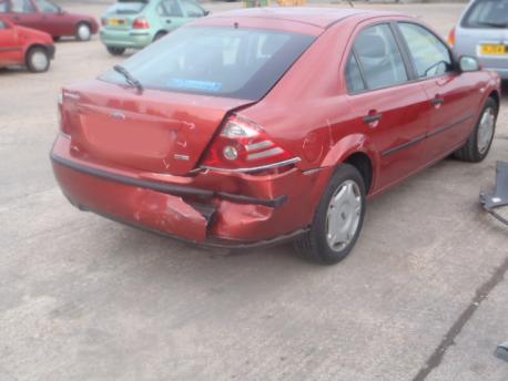 Breaking Ford Mondeo MK4 (CD345) 2005 to 2007 - 1.8 8v Diesel 5 Door Hatchback