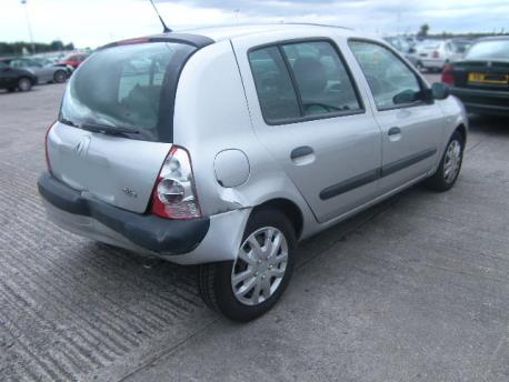 Breaking Renault Clio MK3 2001 to 2009 - 1.6 16v Petrol