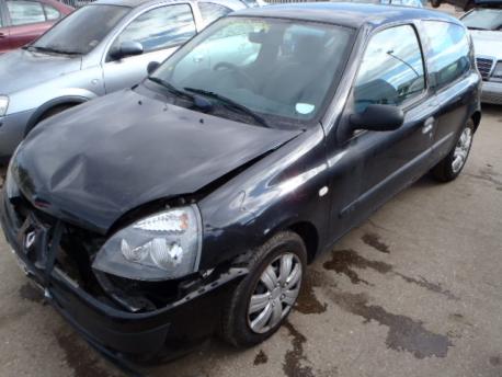 Breaking Renault Clio MK2 2001 to 2009 - 1.5 8v Diesel 3 Door Hatchback