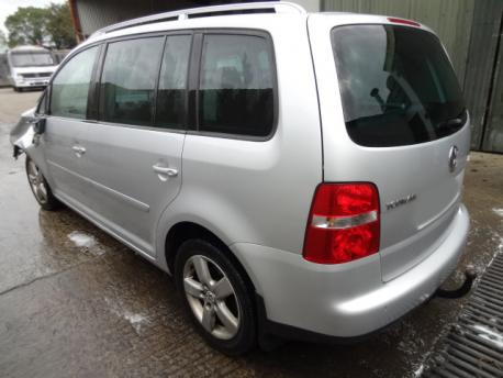 Breaking Volkswagen Touran  2006 to 2010 - 1.9 8v Diesel