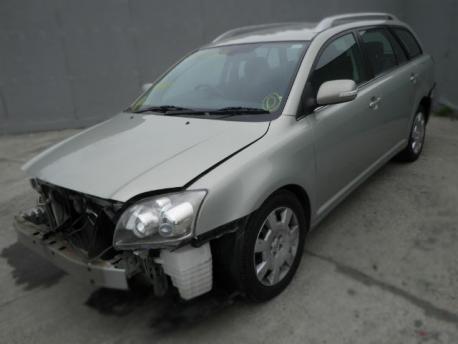 Breaking Toyota Avensis  2005 to 2008 - 2.2 8v Diesel