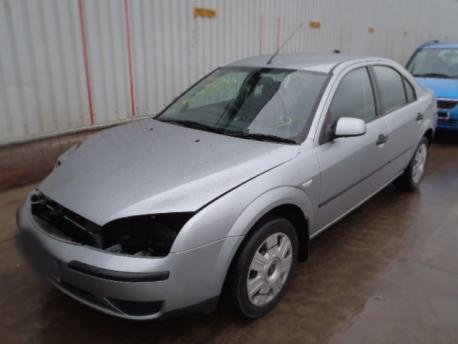 Breaking Ford Mondeo MK3 (CD132) 2003 to 2005 - 1.8 16v Petrol 5 Door Hatchback