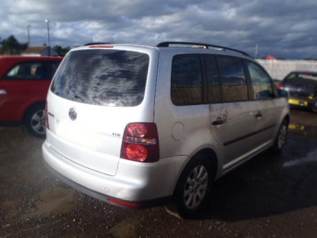 Breaking Volkswagen Touran  2006 to 2010 - 1.9 8v Diesel