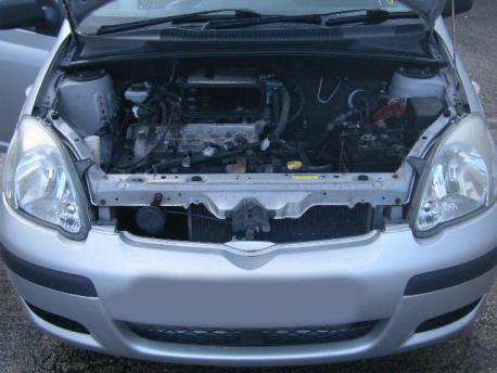 Breaking Toyota Yaris/vitz  2003 to 2005 - 1.5 16v Petrol